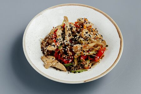 Фунчоза с курицей и овощами