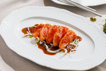 Татаки из лосося с соусом понзу