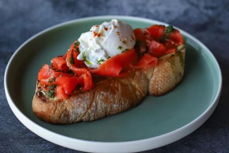 Брускетта с форелью