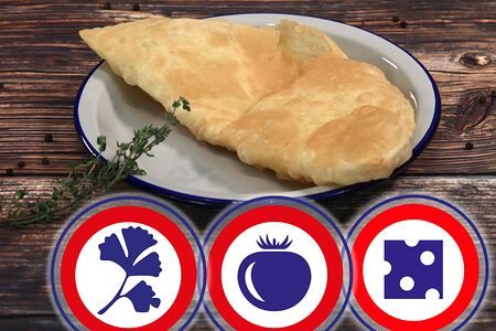 Чебурек с сыром, помидором и зеленью