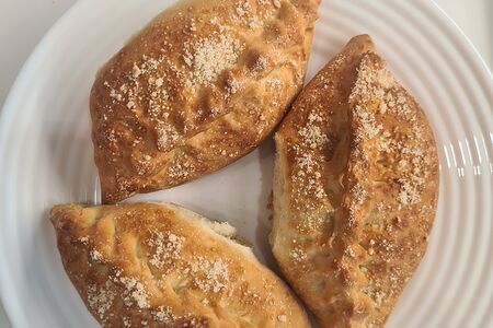 Пирожок с яблоками