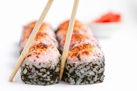 Запечённый ролл Чёрный кардинал