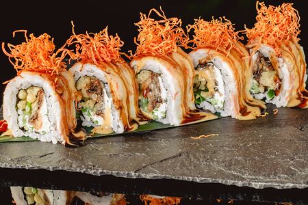 Ролл с креветкой