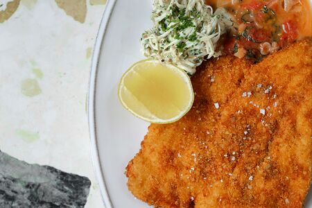 Куриный шницель, ремулад, томатный соус