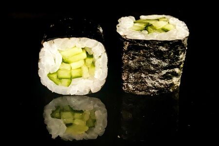 Маки-ролл с огурцом