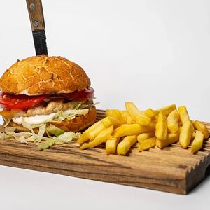 Бургер Голый Чикен с порцией фри