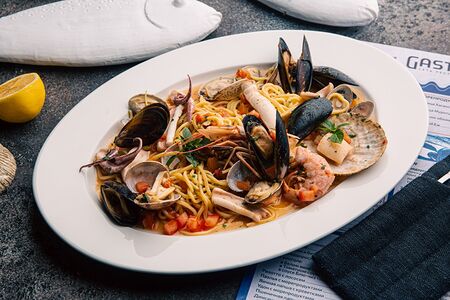 Большая паста с морепродуктами