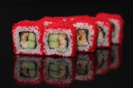 Ролл Калифорния с угрем