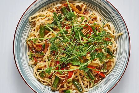 Вок с овощами в кокосово-соевом соусе