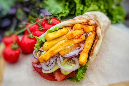 Гирос с наггетсами