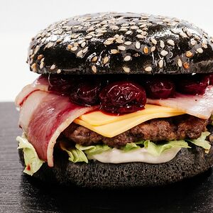 Мясной бургер с вишней