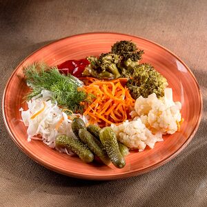 Тарелка разносолов по-корейски