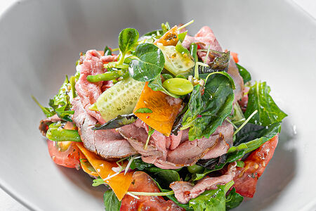 Салат с ростбифом