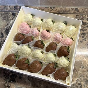 Клубника в шоколаде f