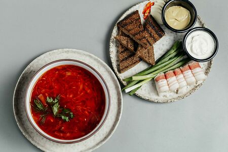 Борщ с говядиной и салом