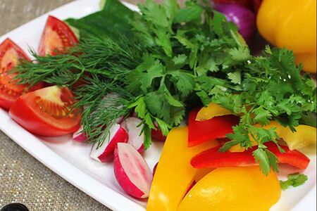 Овощная летняя тарелка