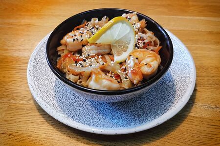 Удон с креветками