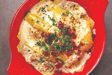 Лазанья с кроликом и соусом Бешамель