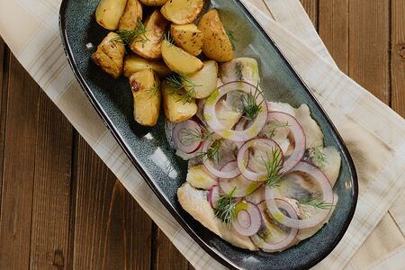 Сельдь слабосоленая с картофелем