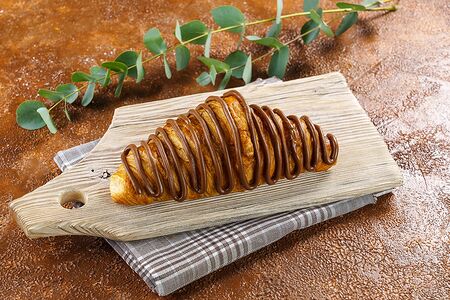 Круассан с шоколадом