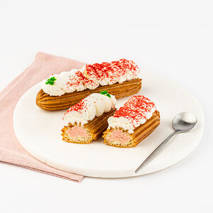 Эклер Клубничный