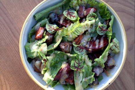 Салат с куриной печенью и запеченными овощами