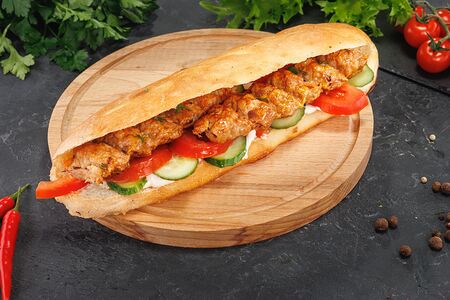 Люля-кебаб в лепешке из курицы