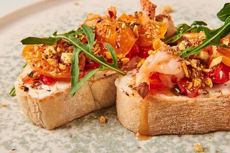 Брускетта Креветка и мандарин