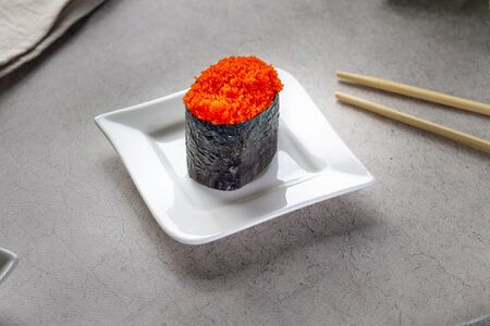 Суши с тобико