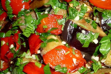 Баклажан, болг. перец и помидор на углях