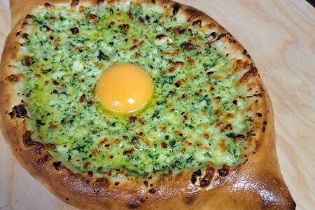 Хачапури по-аджарски с шпинатом