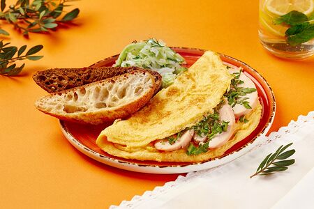 Омлет с зеленью и куриной грудкой