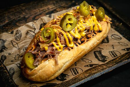 Хот-дог с рваной свининой