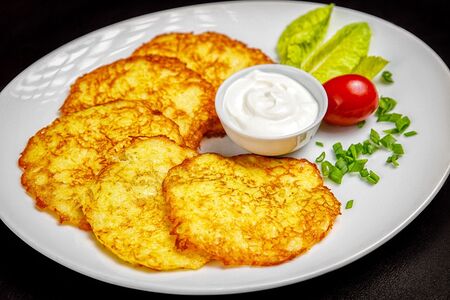 Драники со сметаной