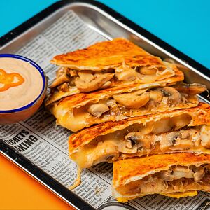 С грибами и сыром моцарелла