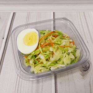 Салат из свежей капусты с яйцом