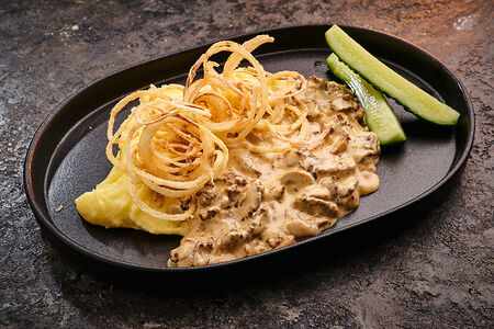 Бефстроганов с белыми грибами