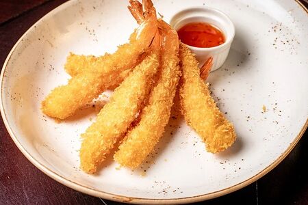 Тигровые креветки в сухарях с тайским соусом