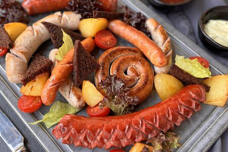 Большой сет колбасок на 3-4 персоны