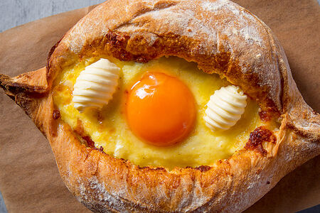 Аджарский хачапури по-батумски