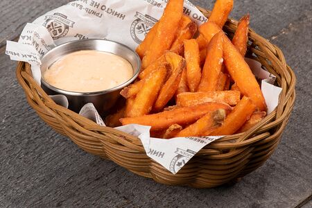 Батат фри с пикантным соусом