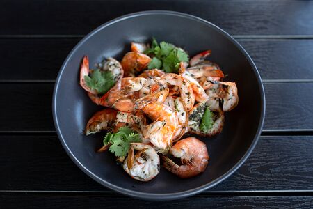 Креветки в пряных травах