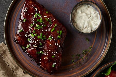 Свиные ребра в соусе в ассортименте 