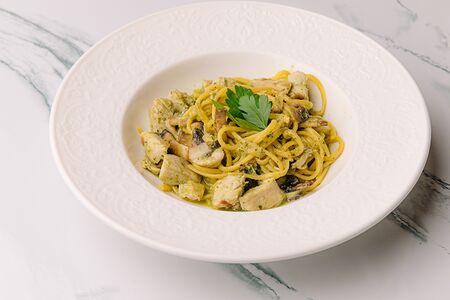 Паста тальолини в соусе песто