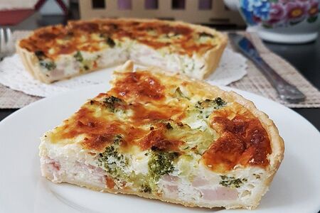 Киш с ветчиной и брокколи