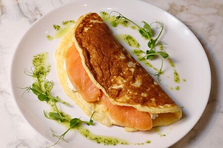 Омлет с семгой и творожным сыром