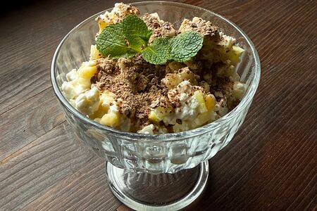 Творог с фруктами