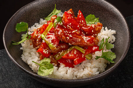 Рис с курицей в кисло-сладком соусе