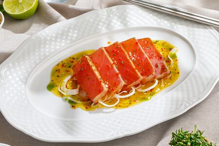 Татаки из тунца с соусом юдзу