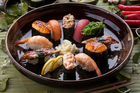 Острые суши Угорь